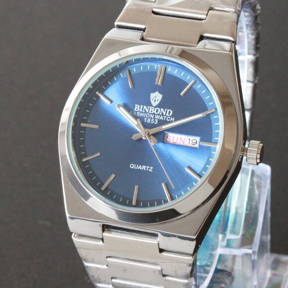 Men's Integrated Bracelet Sports Watch Stainless Steel Radiant Blue Dial 40mm - Picture 1 of 14